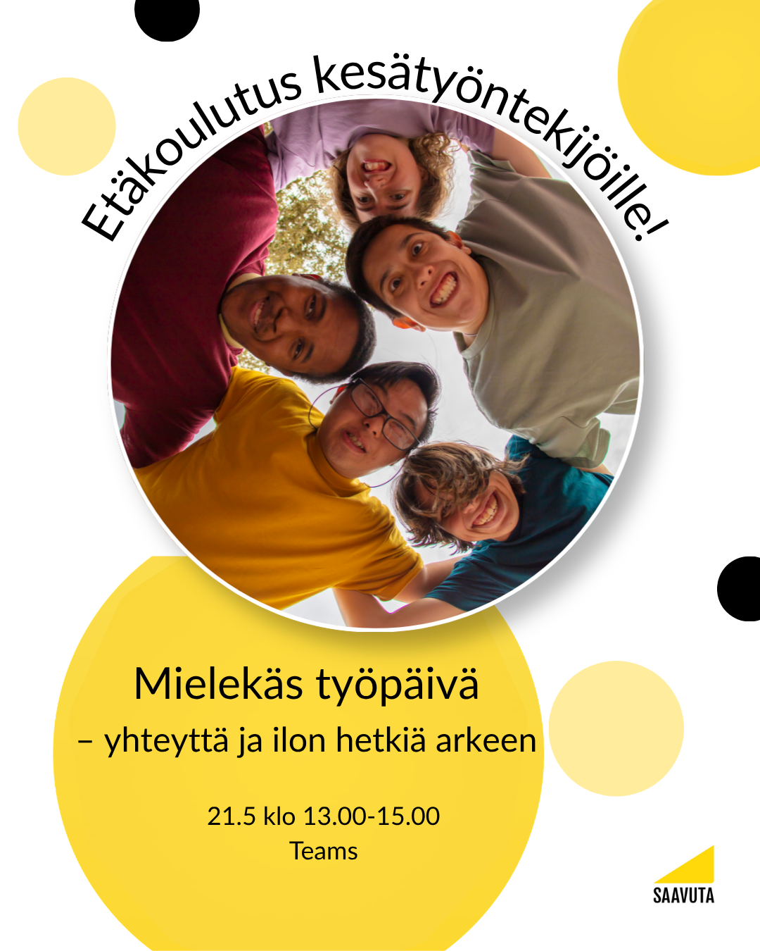 Ryhmä iloisia ihmisiä katsoo alaspäin